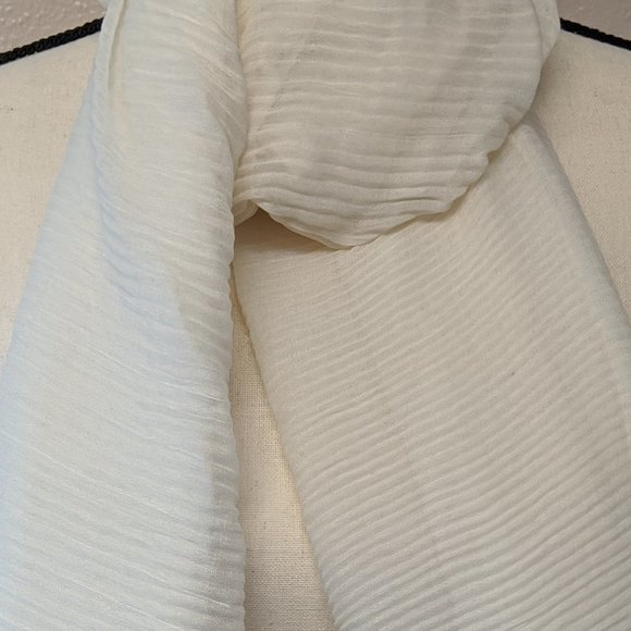 COLLECTION XIIX WHITE CREAM SOFT PLEAT Wrap/Scarf - Picture 5 of 8